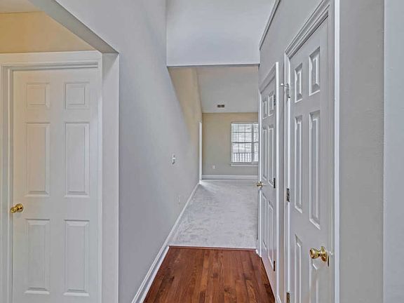 5th image of 442 Sablewood Dr