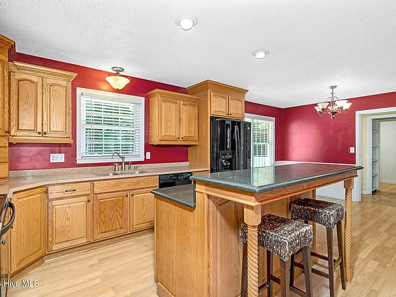 4th image of 414 Forrest Road