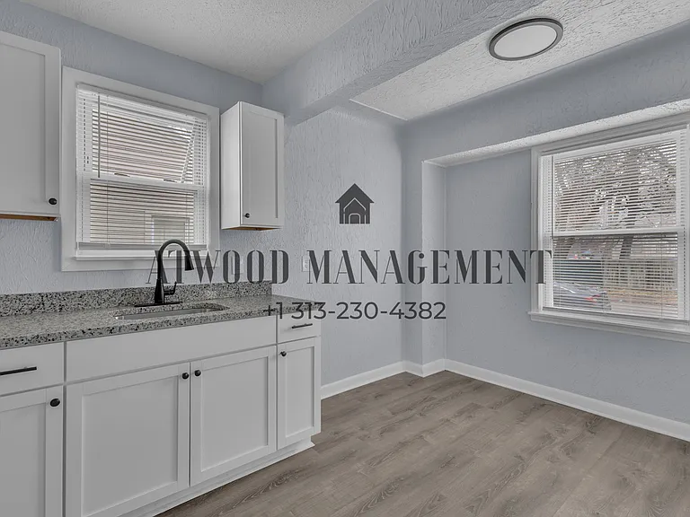 21451 Glenco St — Photo 4