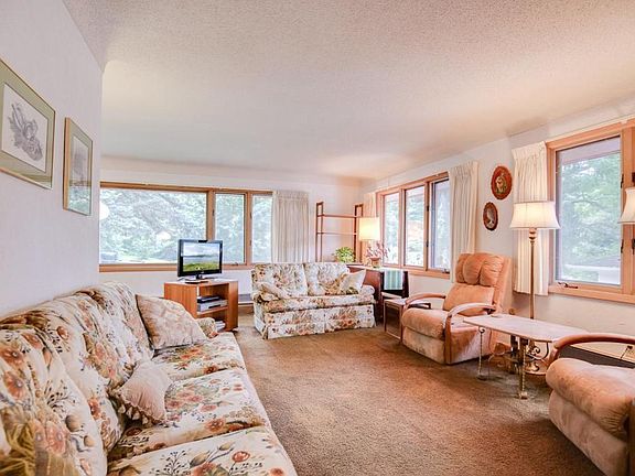 5th image of 2315 Valentine Ave