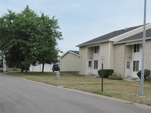 3rd image of 18 Parkwood Ln
