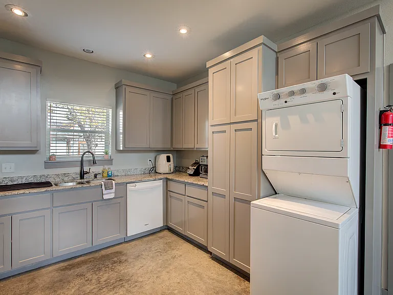 604 Maple St #2 — Photo 16