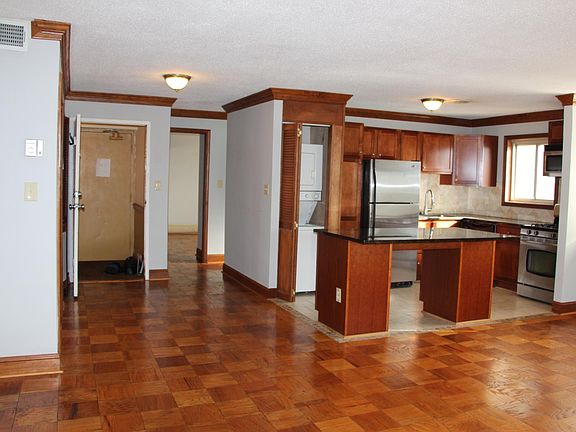 3rd image of 1415 N Oak St APT 302