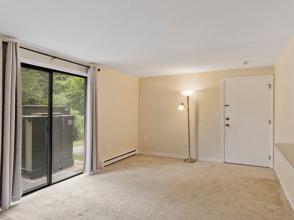 3rd image of 392 Great Rd APT A104