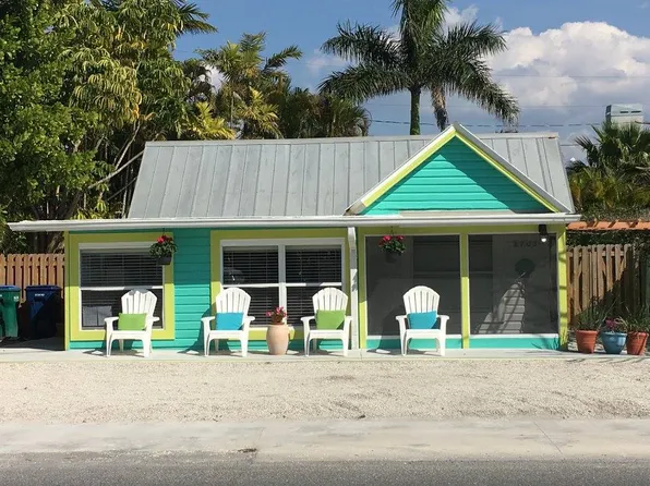 2703 Gulf Dr, Holmes Beach, FL 34217