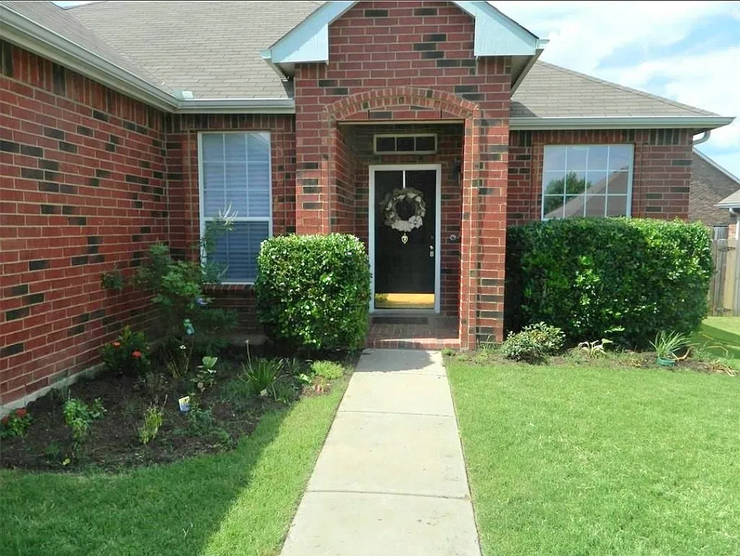 3 bed, 1773 sqft, $2,200 — Photo 2