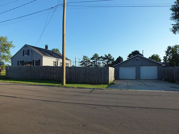 3rd image of 731 Rush Ave
