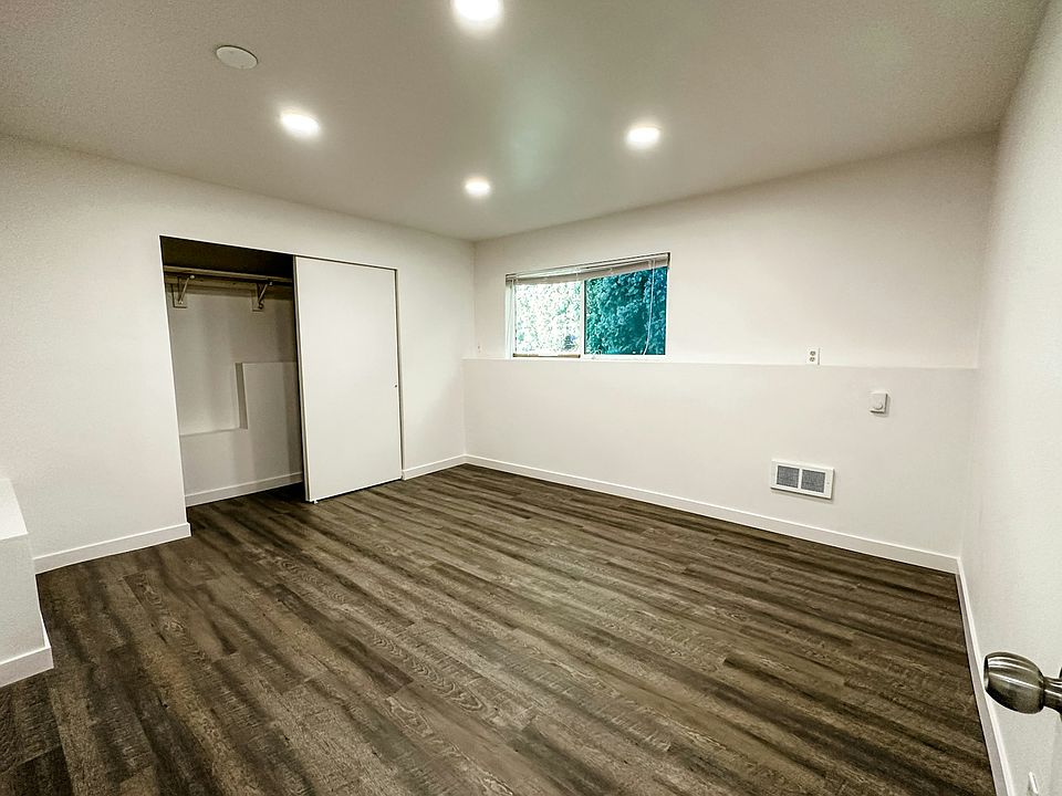 1st bedroom