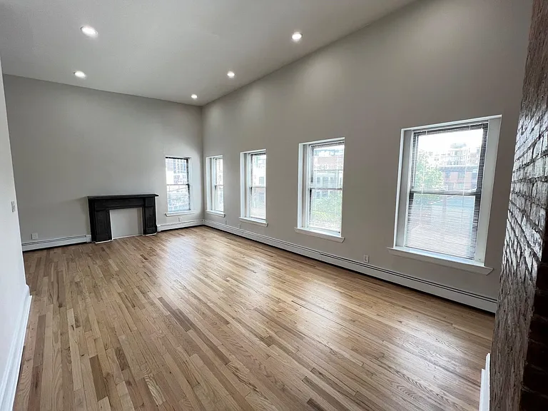 48 Bright St #4 — Photo 3