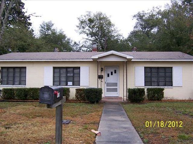 1st image of 109 E Oak Hill Dr