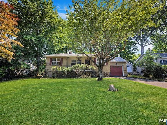 4th image of 51 Laurel Dr