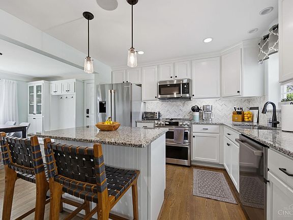 4th image of 7400 N Timberlane Dr