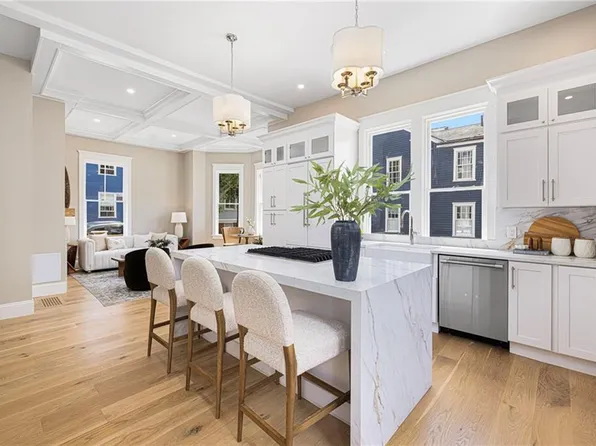 41 School St #1, Newport, RI 02840