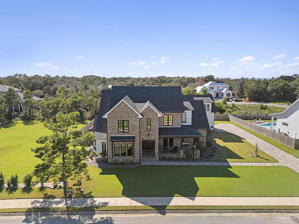 1st image of 2722 Manor Cir