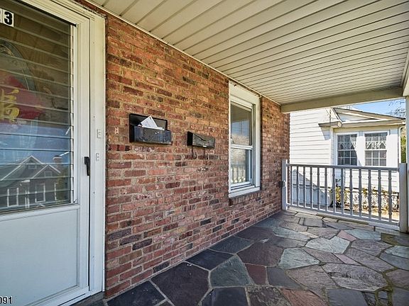 5th image of 23 Blaine St