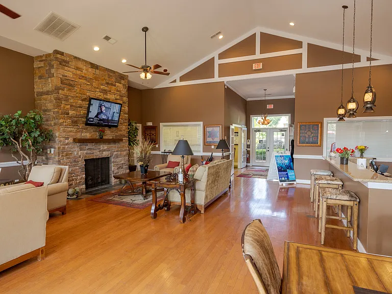 Knob Creek Apartments — Photo 6