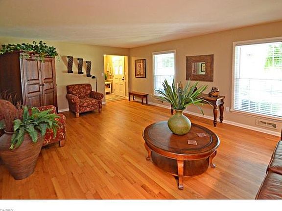 5th image of 28901 Millard Dr