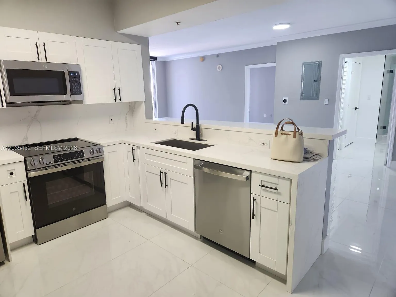 Altos De Miami Condo — Photo 4