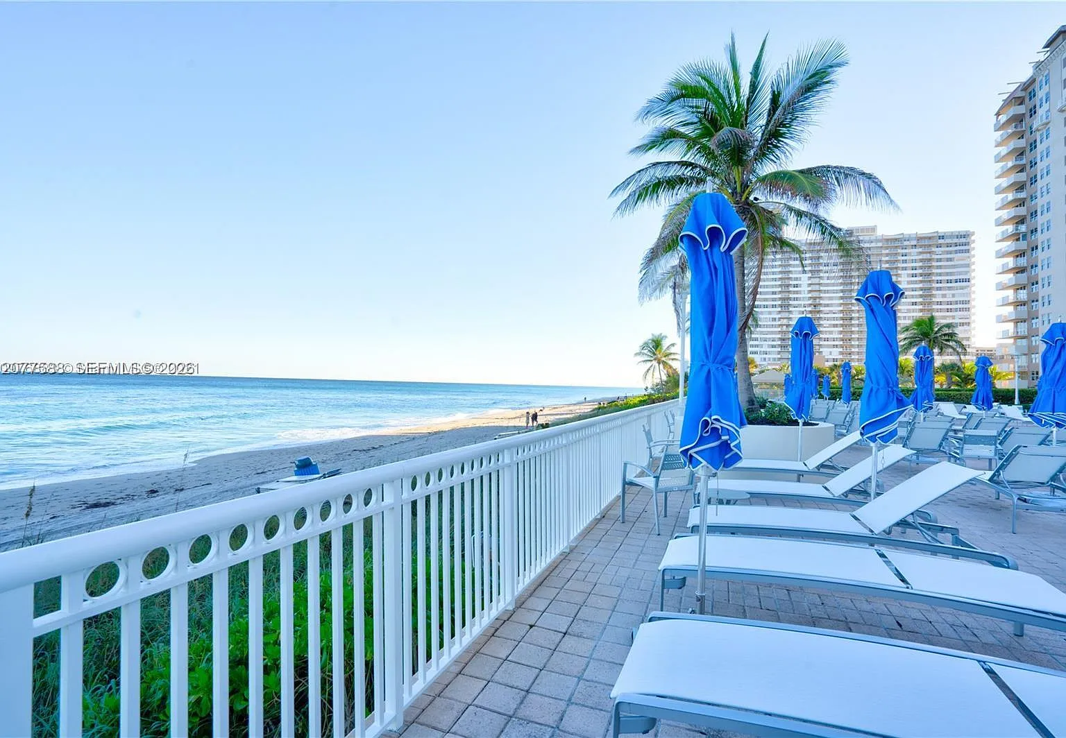 La Mer Estates East Condo — Photo 1