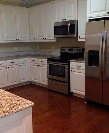 3rd image of 328 Hilda Ln