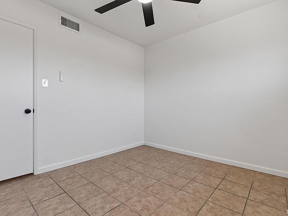 4th image of 2005 E La Mesa St