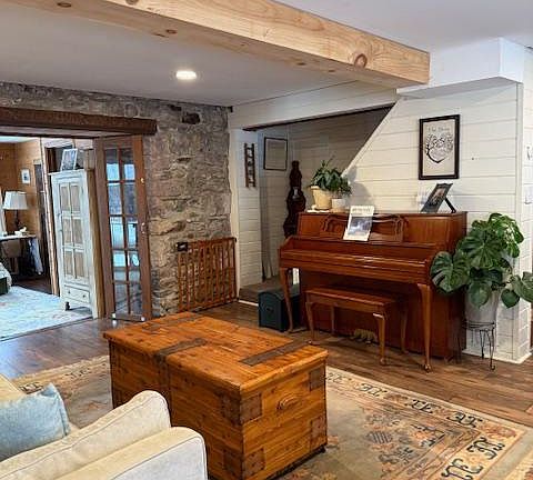 3rd image of 2115 Potts Hill Rd