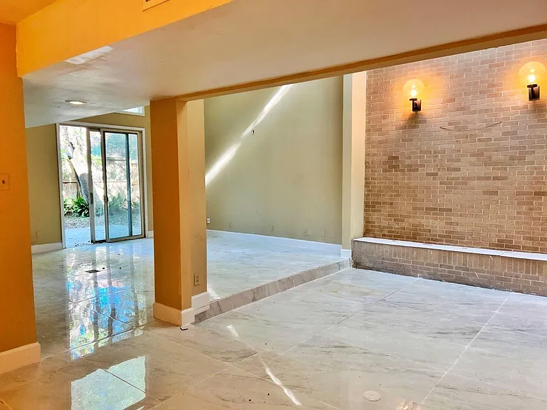 4560 Bellaire Blvd — Photo 4