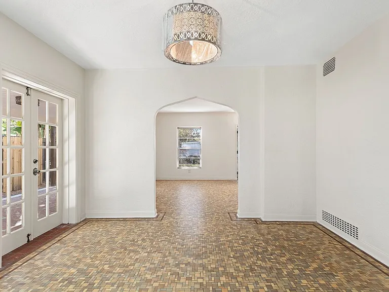 437 Richmond St — Photo 10