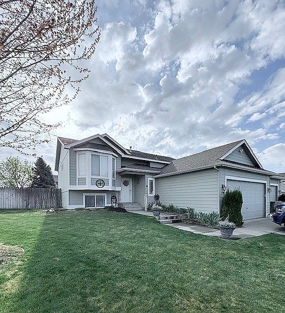 1st image of 17920 N Addison Ct