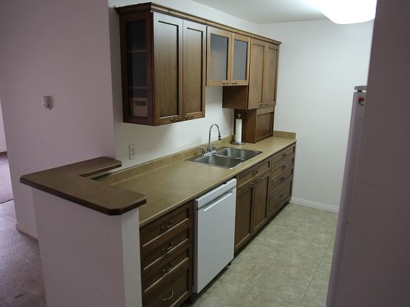 3rd image of 360 Battle St #302