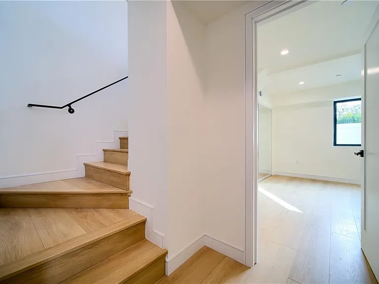 616 N Mariposa Ave — Photo 20