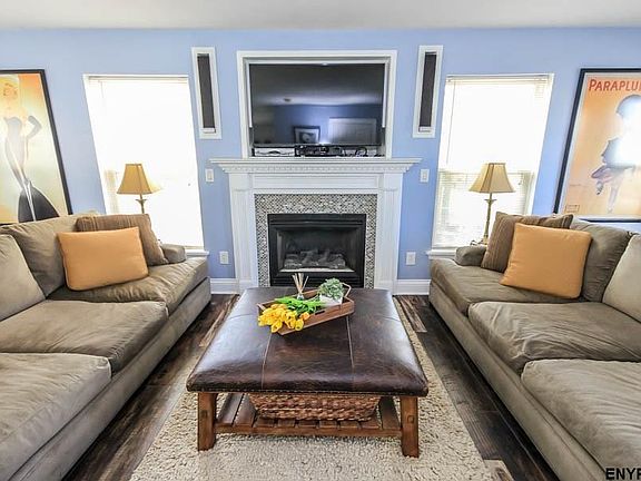 3rd image of 704 Adams Cir