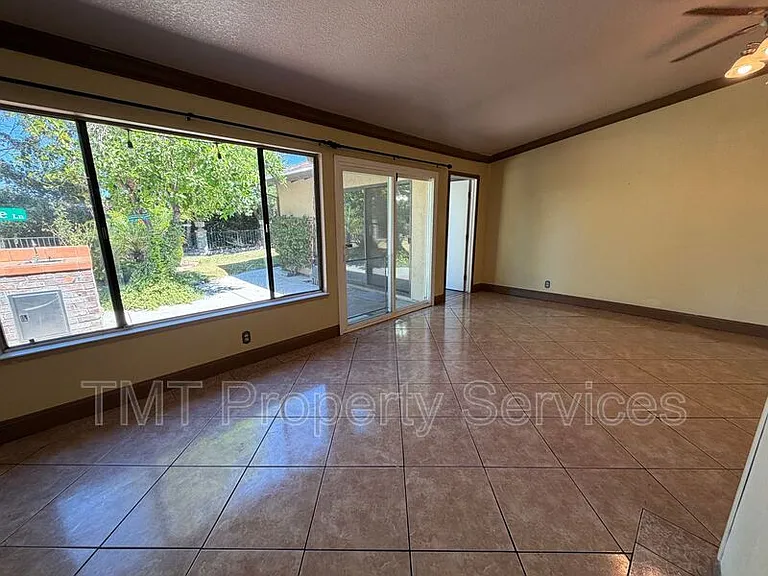 930 Graywood Cir — Photo 15