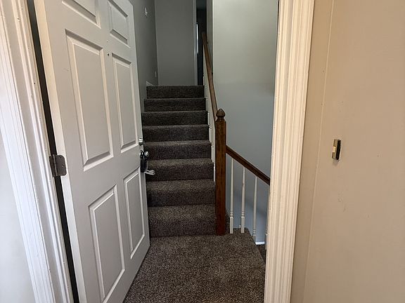 2nd image of 910 Georgia Cir NW