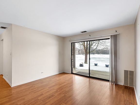 5th image of 1030 Cottonwood Ct APT 1b