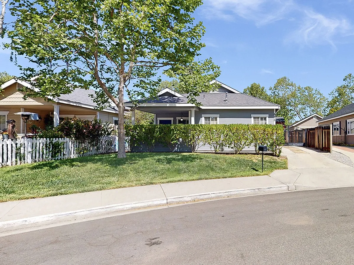 Building Photo - 888 El Capitan Way