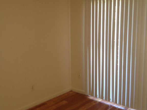 1 BR Living Room