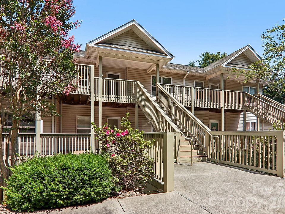 1st image of 515 Carrington Pl #515