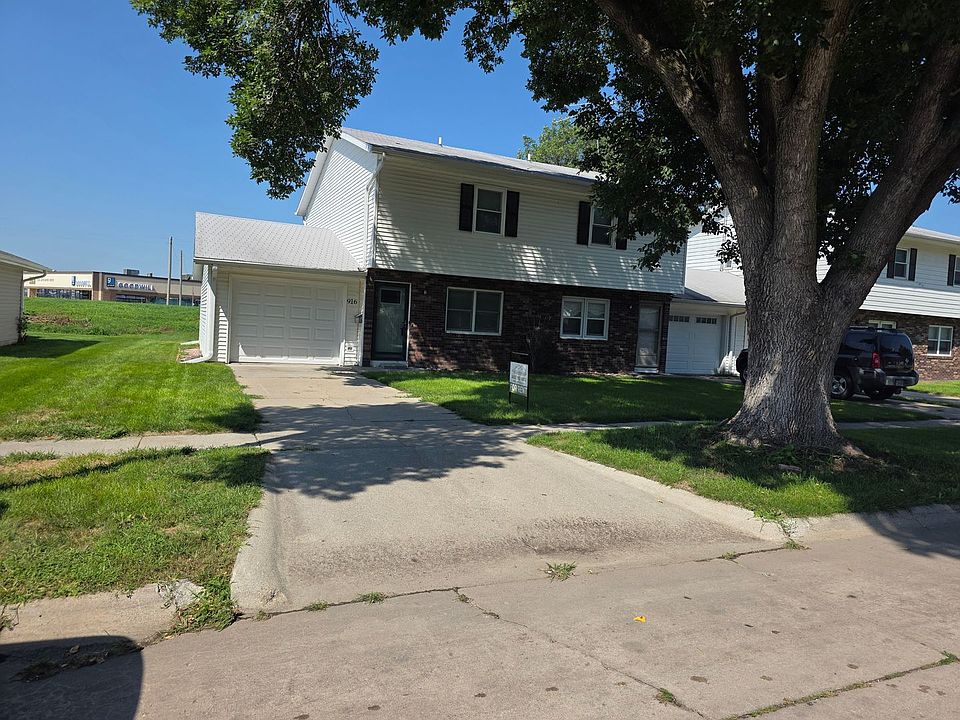 1st image of 916 S 16th St
