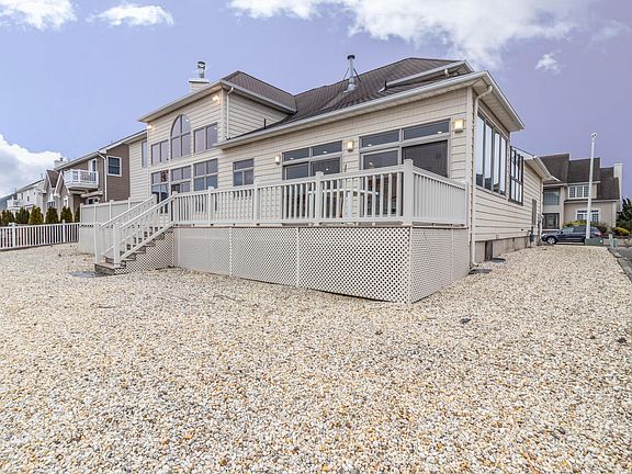 4th image of 819 Ensign Dr
