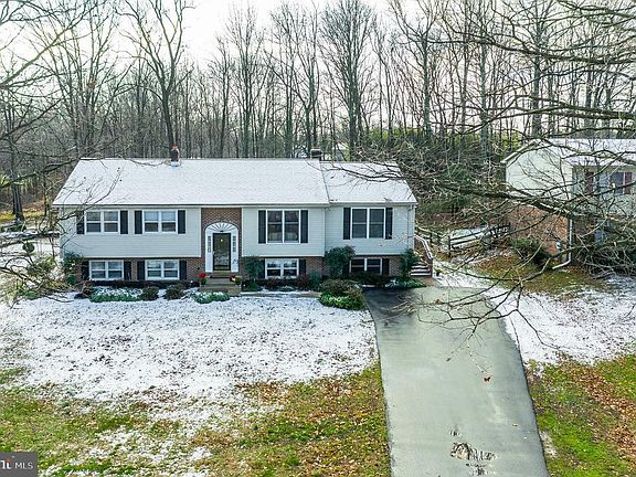 3rd image of 653 Clifton Dr