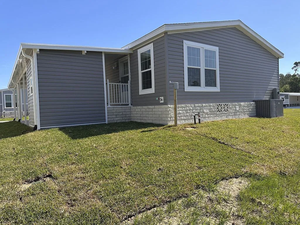 3 bed, 2.0 bath, 1355 sqft, $1,399 — Photo 4