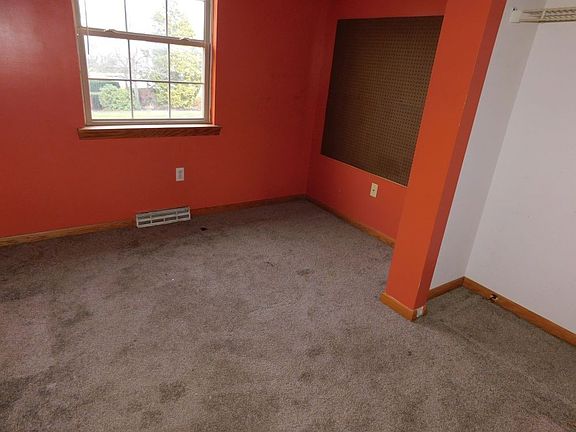 5th image of 9907 Martin Ave