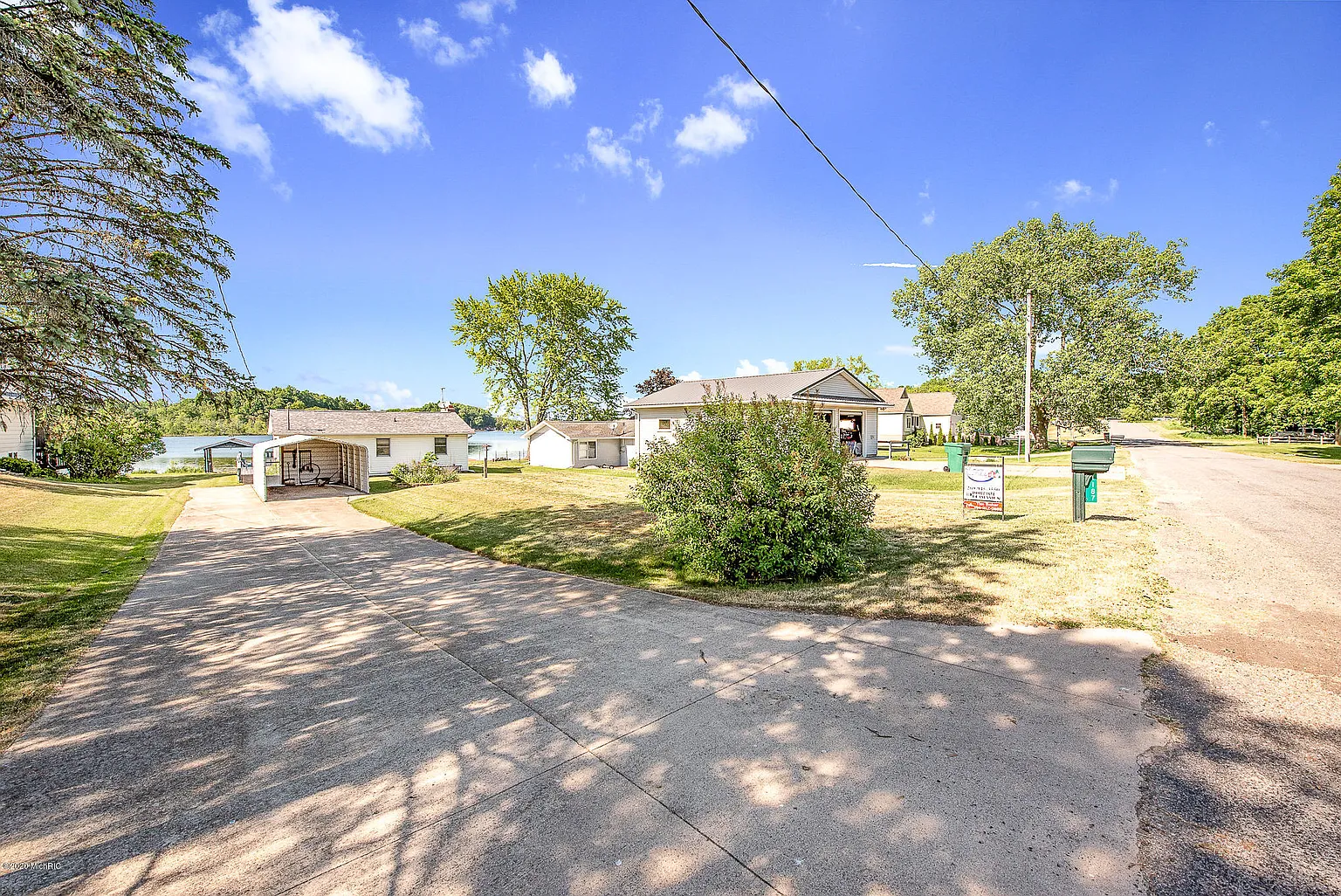 1187 Swan Cove Dr photo 1