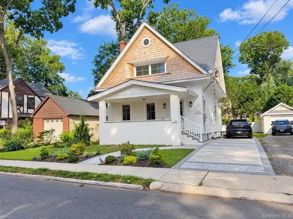 74 Linmouth Road, Malverne, NY 11565