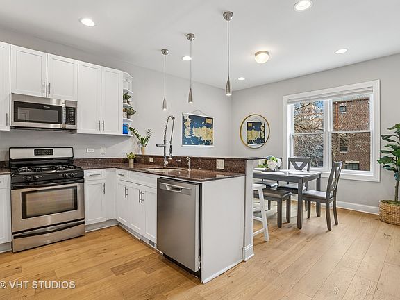 3rd image of 3906 N Wolcott Ave APT 1