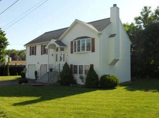 16 Bangor St, Worcester, MA 01604