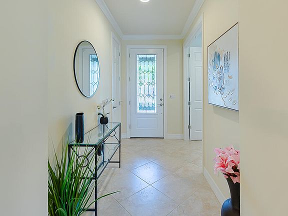 4th image of 221 SE Longview Drive