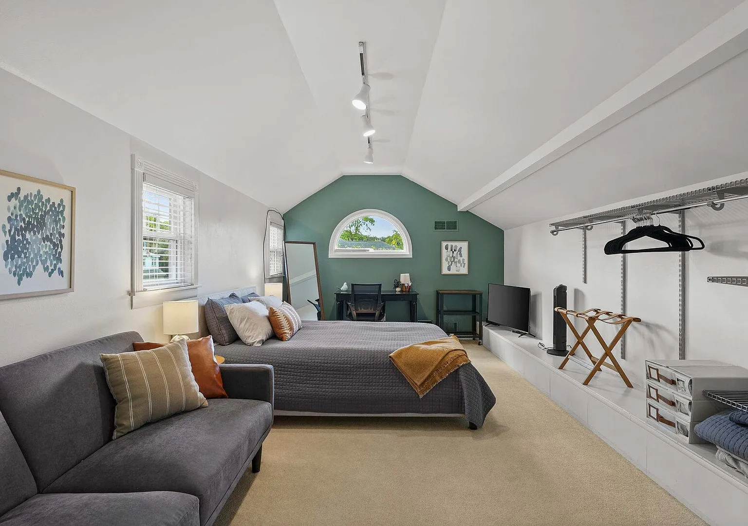 3 BR 2BA Lakefront Home - Dog Friendly - 30 Day — Photo 4