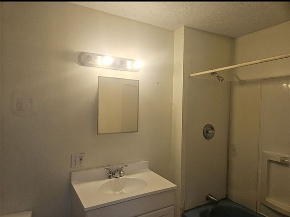 5th image of 110 Imperial St